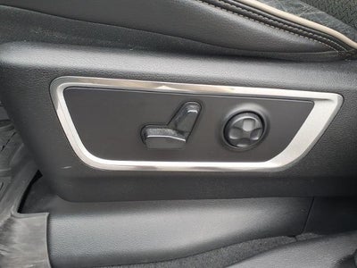 2019 RAM 1500 Laramie 4x4 Crew Cab 5'7" Box