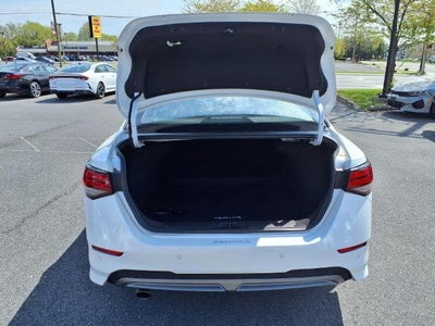 2023 Nissan Sentra SR CVT