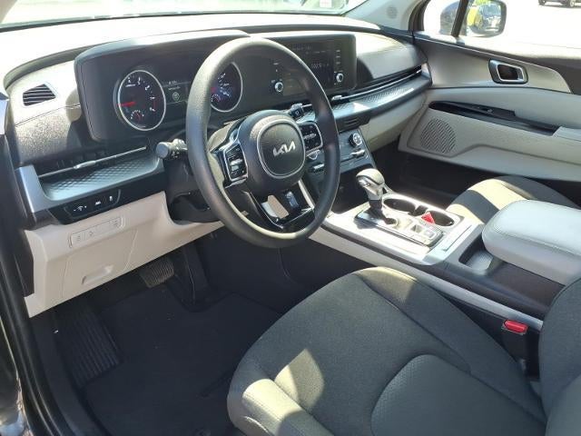 2022 Kia Carnival LX FWD