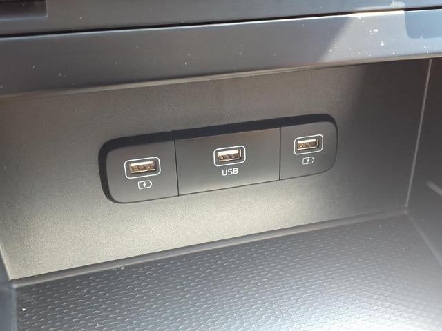 2022 Kia Carnival LX FWD