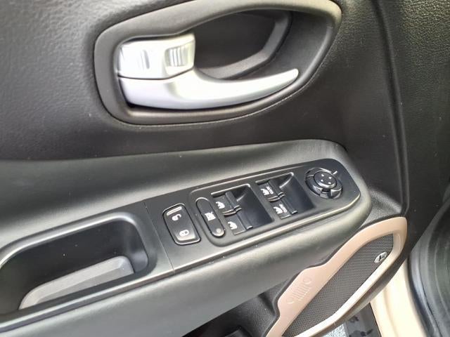 2017 Jeep Renegade Deserthawk 4x4 *Ltd Avail*